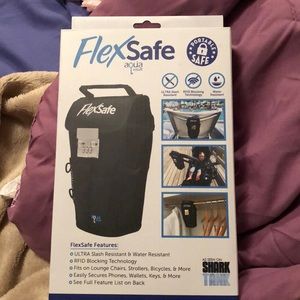 Flex safe aqua vault